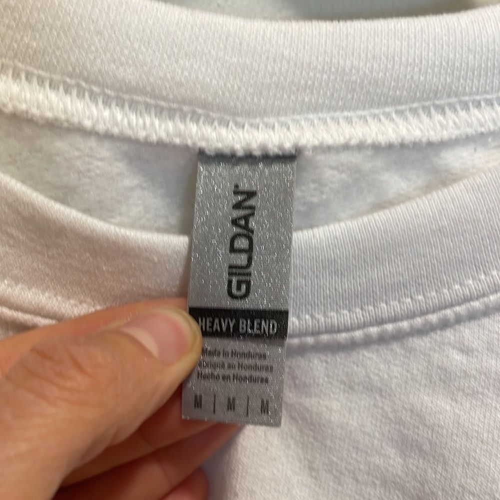 NWOT Gildan woman’s white sweatshirt - Picture 4 of 9
